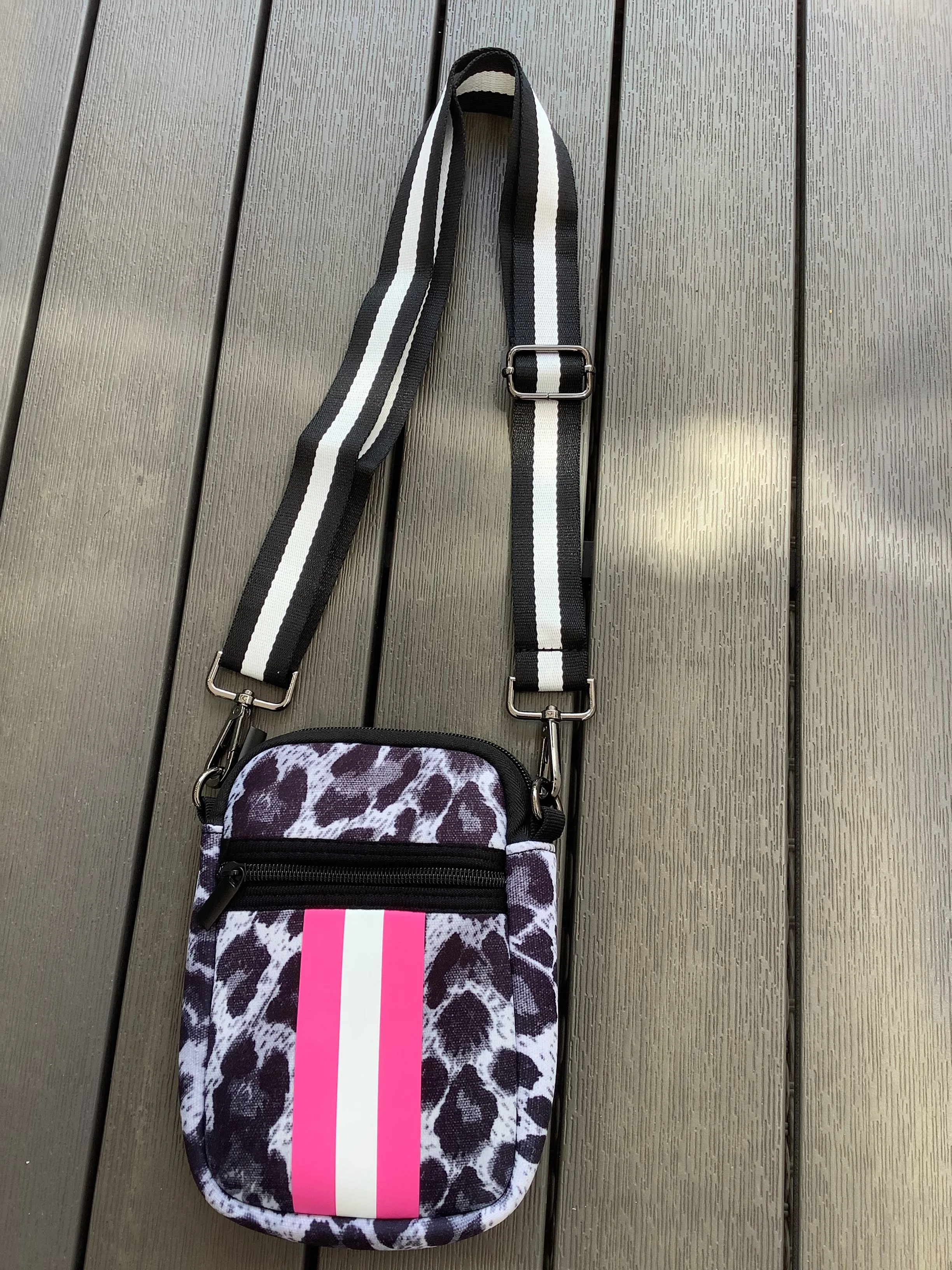 GREY/BLACK/PINK LEOPARD ZIPPER NEOPRENE PHONE HOLDER W/1.25" STAR STRAP