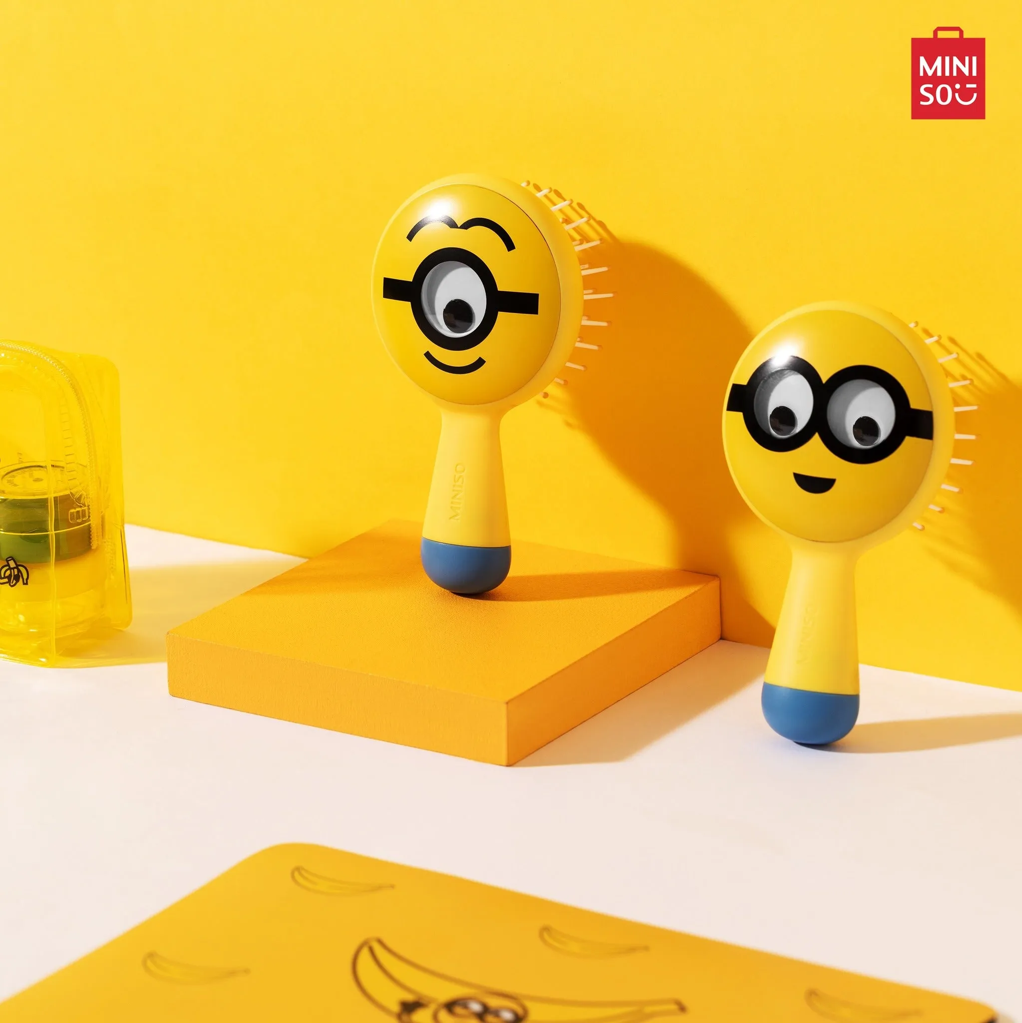 MINISO Minions Collection Portable Paddle Brush