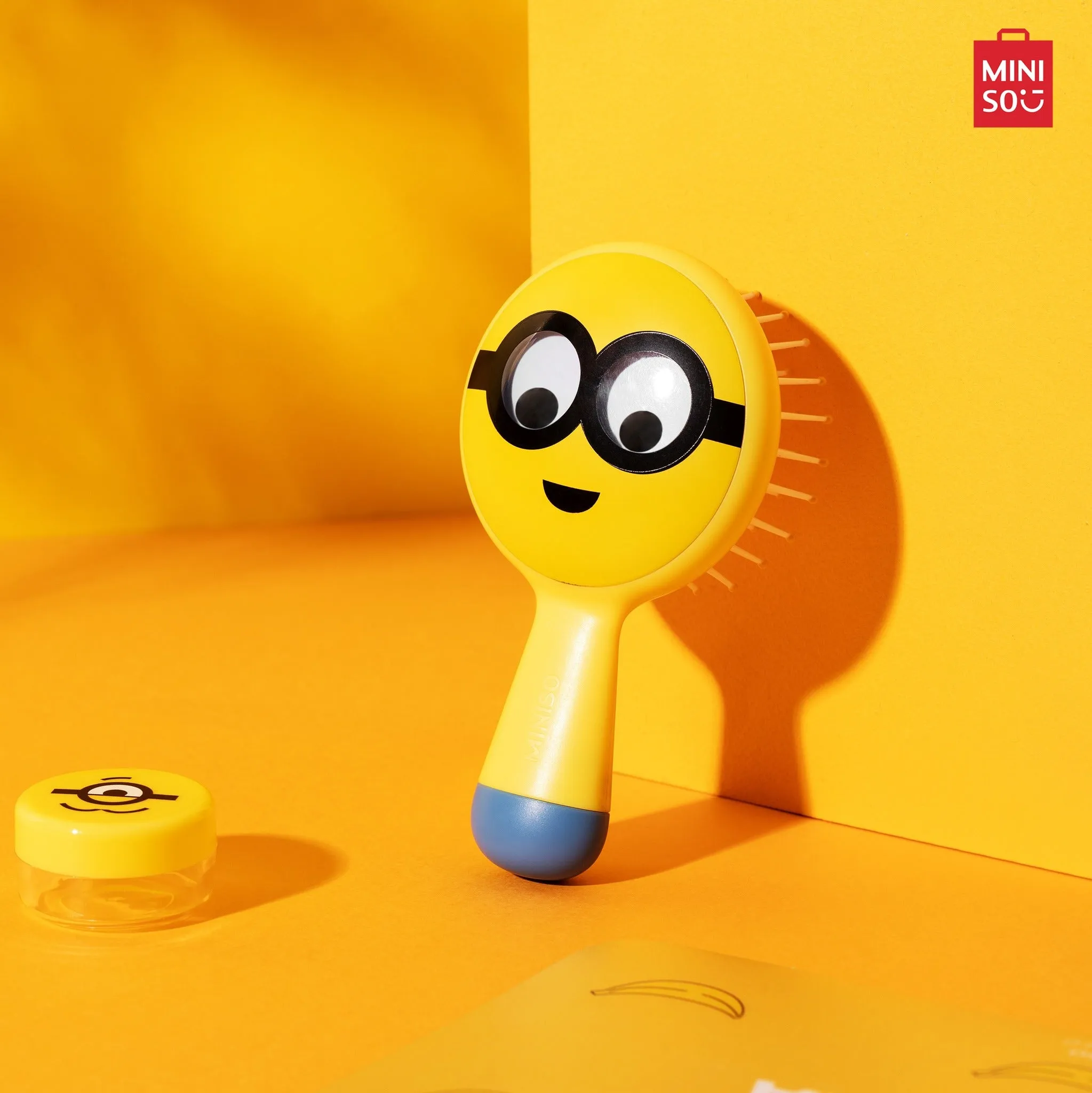 MINISO Minions Collection Portable Paddle Brush