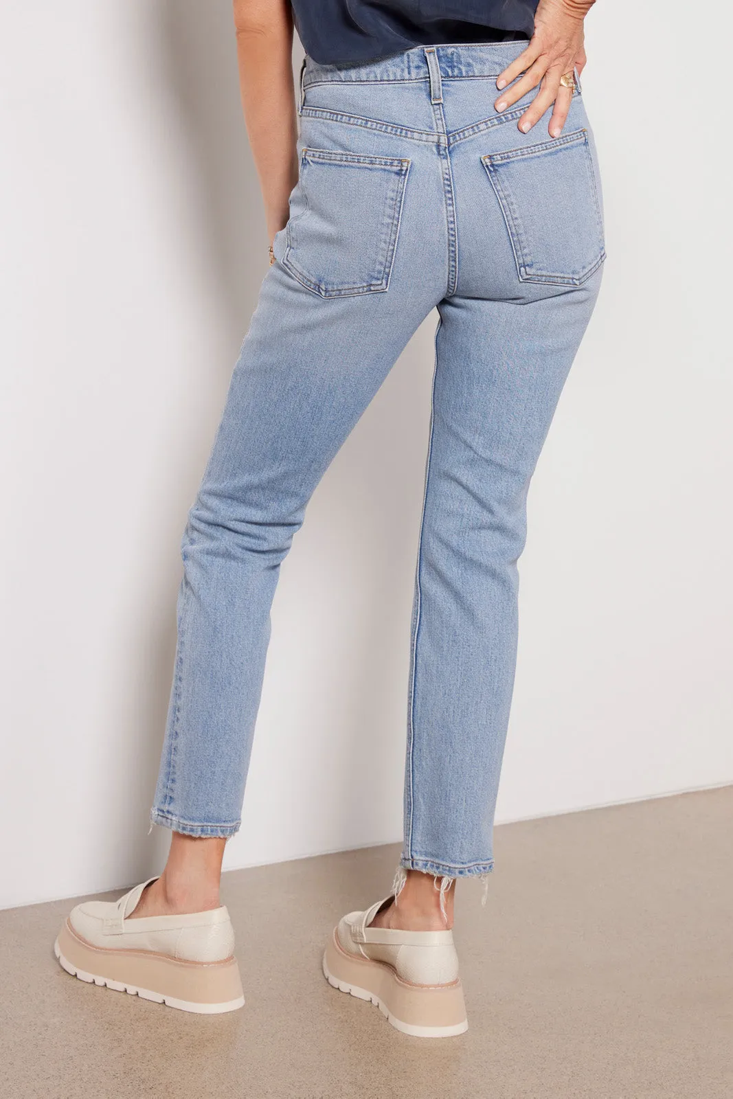 Willow Mid Rise Slim Crop